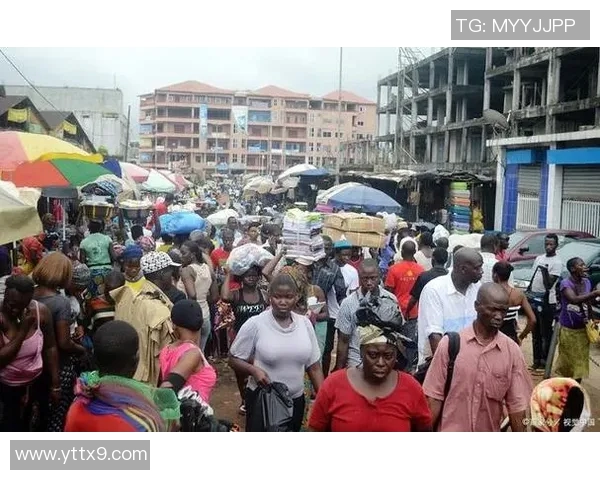 苏里南华裔足球明星的崛起与成就：探索他们在国际舞台上的影响力与贡献