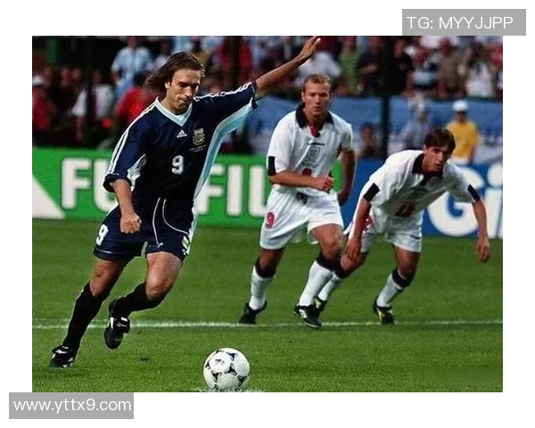 意大利足球明星22号的辉煌历程与传奇瞬间回顾 意大利足球明星22号的辉煌历程与传奇瞬间回顾